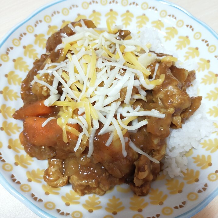 活力鍋で♪豚すじ肉とチーズのカレー